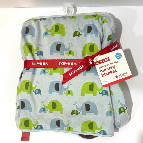 NWT. SKIP HOP Elephant Parade Blanket - Green and Blue - Picture 1 of 2